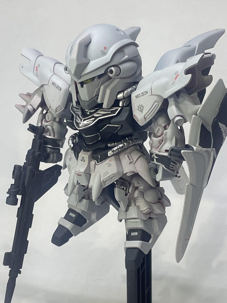 ちなみにシナンジュ・スタインはプチ改造で角を外しただけです。ランドセルが大きくバランスが悪いので台座必須。SD慣れしていない自分にはネオジオングのバランスが良すぎて、こちらがやたらバランス悪く見えてしまいます。