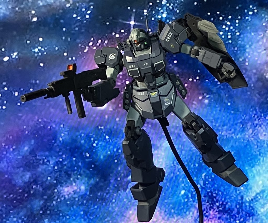 本編では派手な活躍も見当たりませんでしたが、ユニコーン支援のための量産MSとして開発され、ジェガンの上位機としてνガンダムの90%の性能を持つ…だそうです。カッコいい。