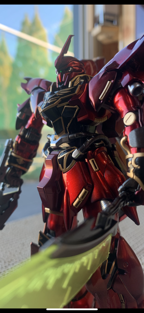 エングレービングはエナメル塗料を拭き取りで塗り分けました。根気のいる作業でした…