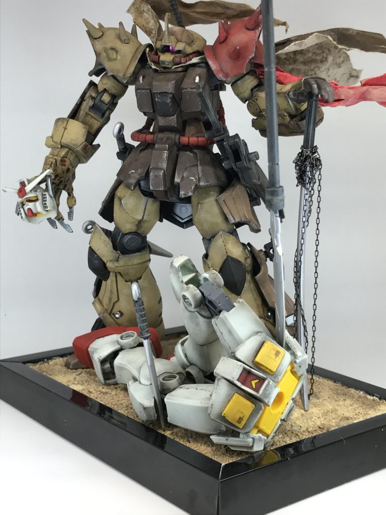 ほら、切断されたガンダムの腰部分…作り込むモデラーさんなら切断部分を塗装したり何かしら加工したりするでしょ?こういうところなんだよなぁ…😅