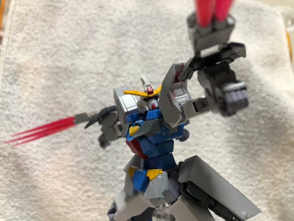 余ってるビームサーベルを6本使い左右に3本ずつ装備、トンファーを再現