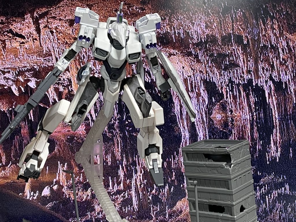 「これは警告だ。今のうちに手を引け。貴様ごときがこの俺に勝てるわけがない。いいか、俺は面倒が嫌いなんだ。」プレイステーションソフト、アーマードコア・プロジェクトファンタズマよりカスタムACヴィクセンをモデルに製作しました。名はヴィクセンが女狐なので雄狐から。