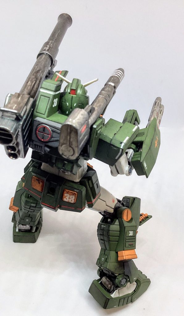 バズーカはEGガンダムから拝借。各銃身と肘膝かかとをヘビーガンメタリックでガンマカ塗装。