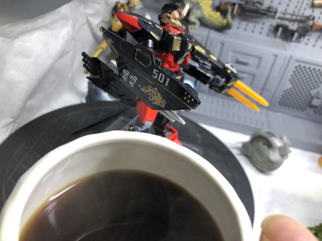 ガンプラ眺めながら飲むコーヒーうまい！
