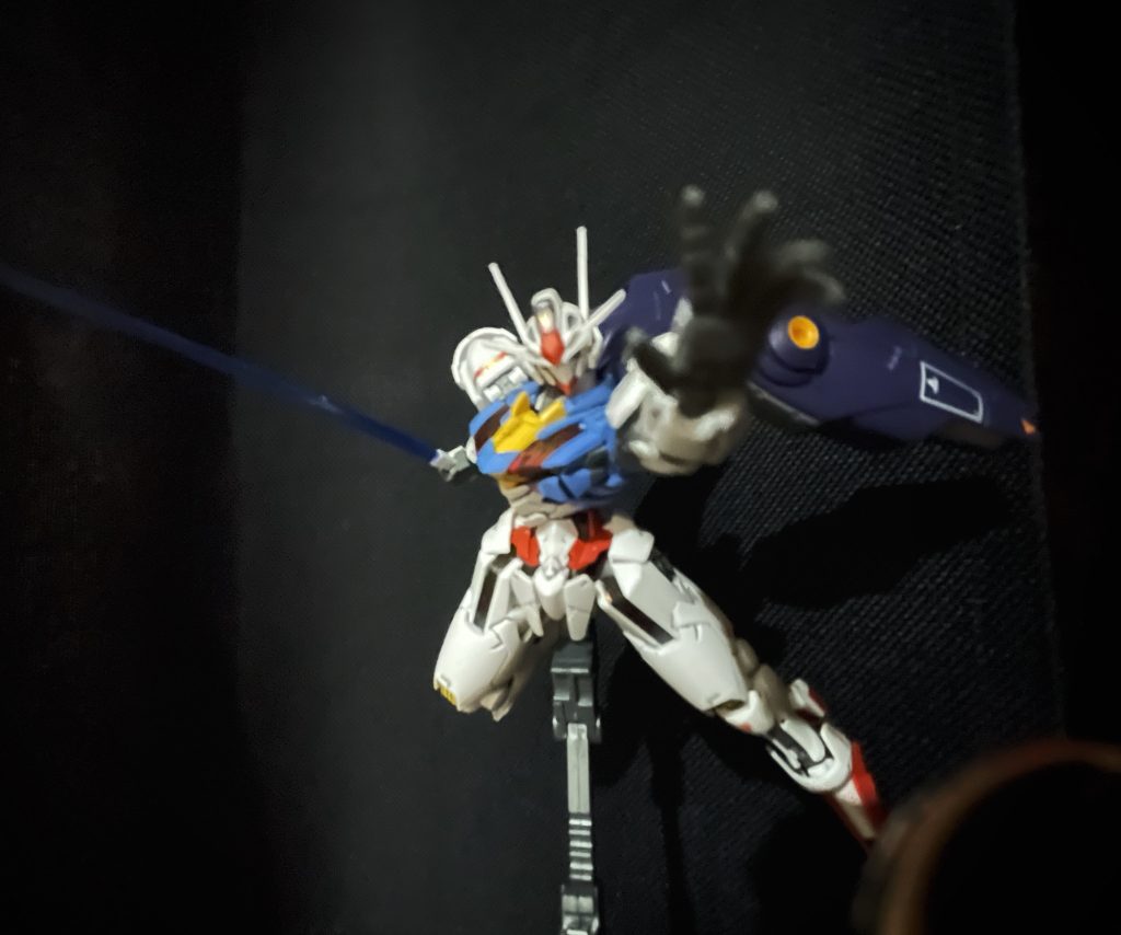 今のガンプラは凄いぞ...大人達が夢中になるわけだ子供の頃に作ったガンプラから比べて遥かに進化している開店待機1番目で1時間寒空の下待ってたけど田舎のプラモ屋に30人くらい待機列出来るだけの事はある恐るべきバンダイの技術力