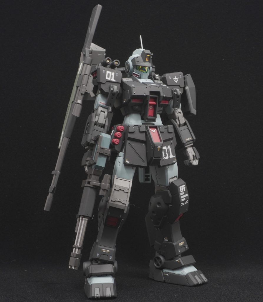 全身です！スナイパーライフルとミニガンは磁石で肩にマウントして携行できます。