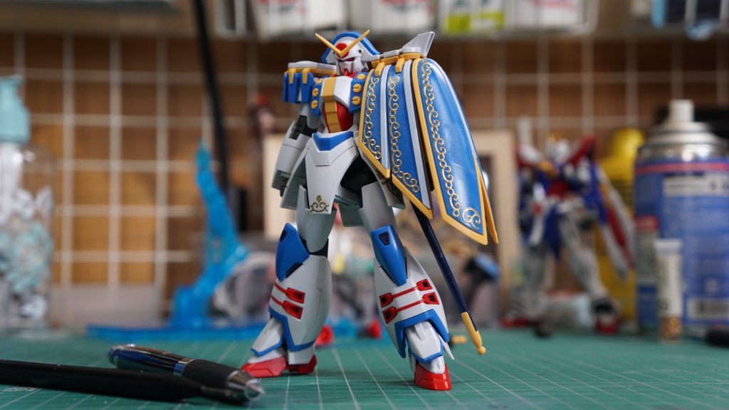 マントや腰周りのパーツはちょっと間延びしてると思ったので、エレガントカットシールとプラ板でちょっと足しました。このシールはしつこいので、プライマー吹いた上に普通に塗装してます。