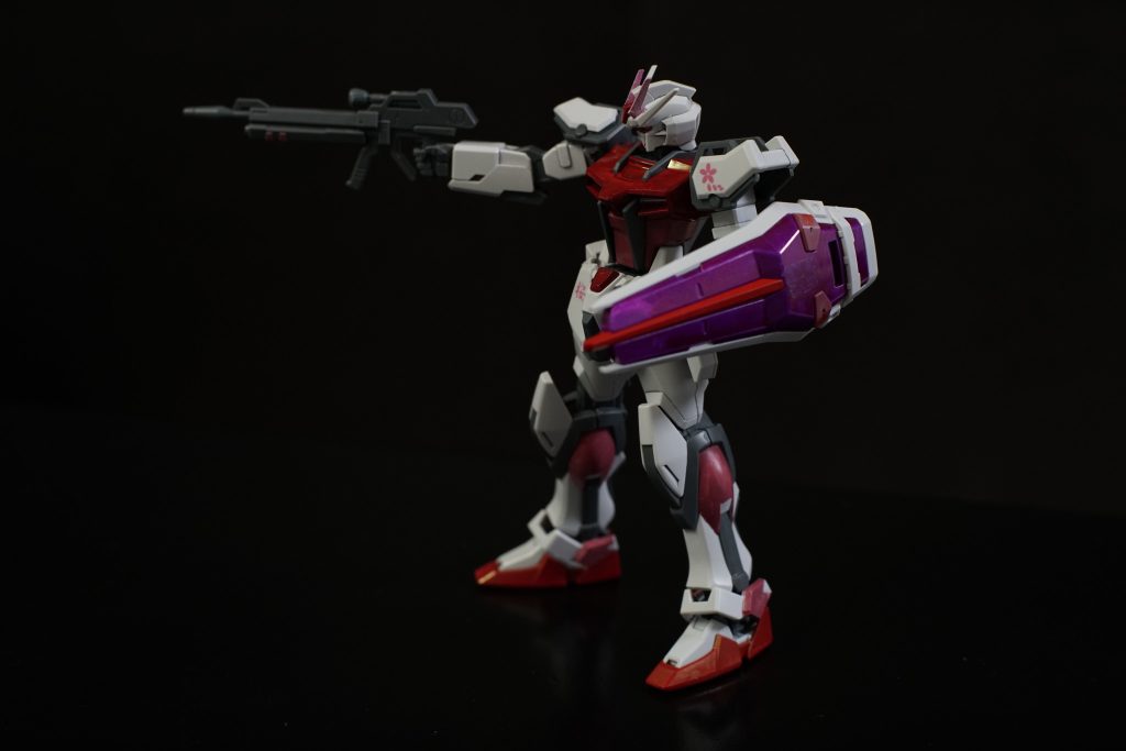 シールドとライフルにも一部、花びら🌸をイメージした塗り分けがあります。(ライフルは、全体的に白く塗装した方が、映えたかも……)