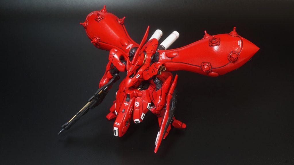 大型化した肩部は3Dソフトによりモデリングし、3Dプリンターで出力したパーツをベースに改造しました