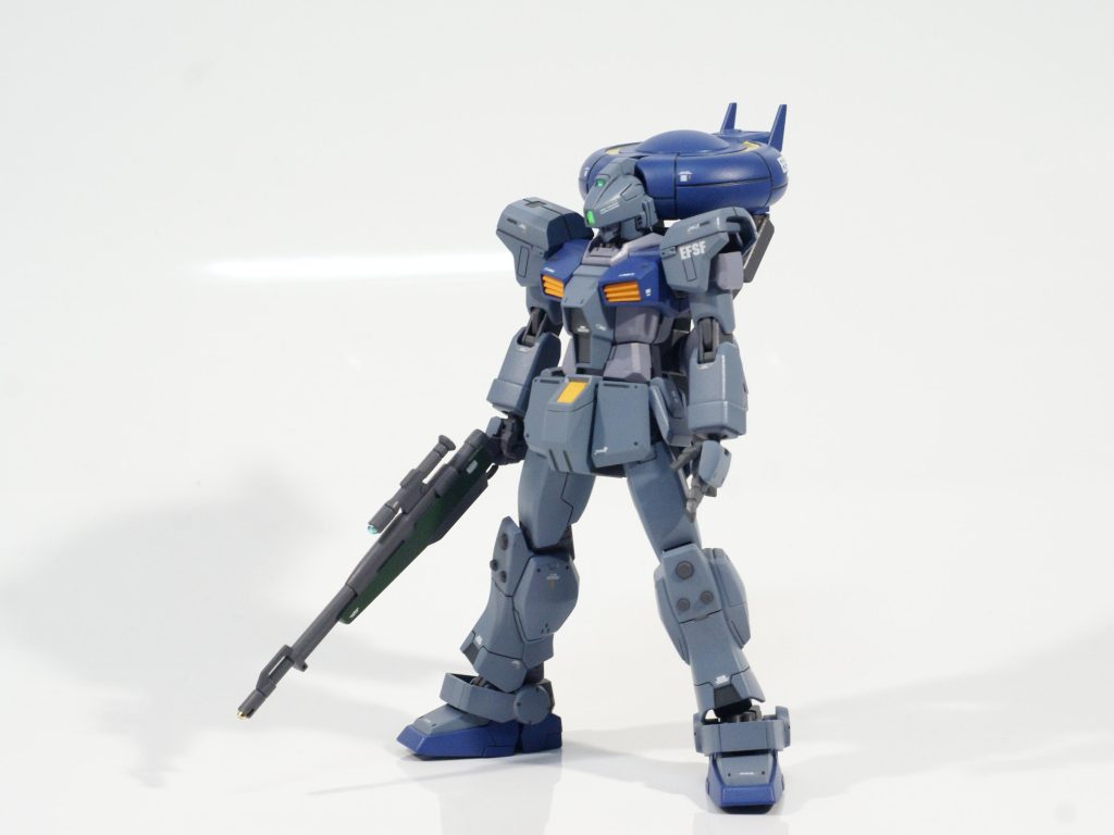 改修内容は次の通りです。・センサー類にVCドーム3、HIQパーツオーロラグリーンシールを使用。・上記は光の反射で発光しているように。・銃口をメタルパーツに。・複数の機体をミキシング。・ライフルの塗り分け。・サポートメカを追加。・エッジ出し。・モールドの掘り直し。・カラーリングはオリジナルに。