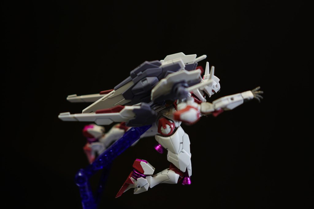 ホワイトパーツは、簡単なスミ入れのみです。