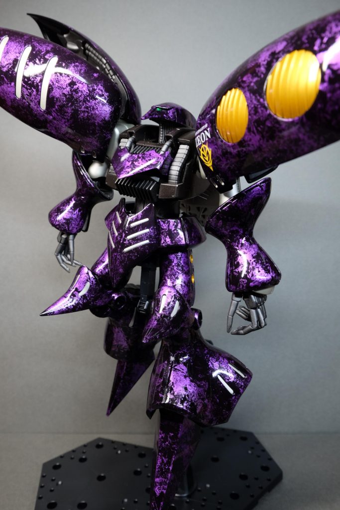 この作品では初めてプロポーションの改修に挑戦しました。腹部を真ん中で分断、プラ板を挟んで延長しています。地味ですが、少しスタイリッシュになったのではと自己満足🤤