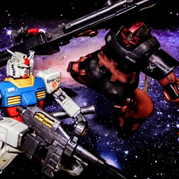 シャア専用リックドム　お披露目です。　沢山の観覧ありがとうございます。御礼と言っては難ですが？新規撮影版（編集無し）に４枚差し替えましたので合わせて楽しんで貰えたら幸いです。