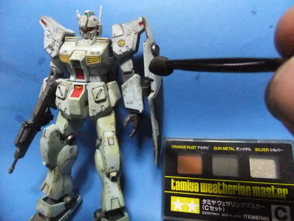 タミヤのウェザリングマスターでポイントに擦り付け！
