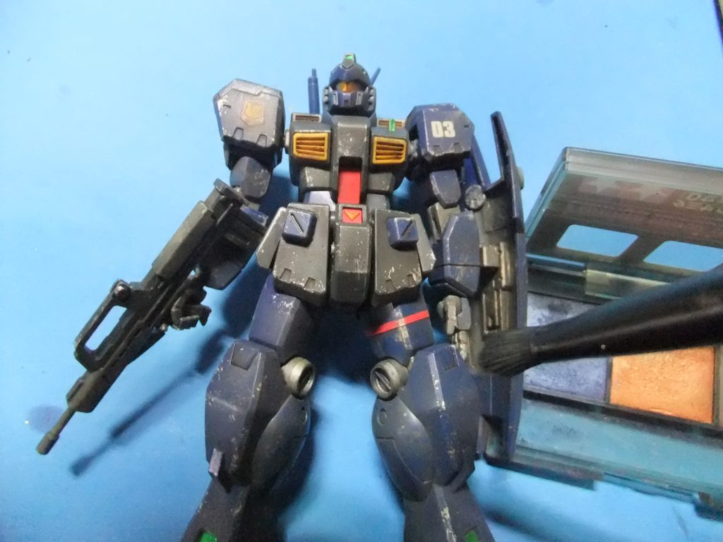 タミヤのウェザリングマスター（Dセット）で自己主張が強いハゲチョロの銀のテカリもくすませます。