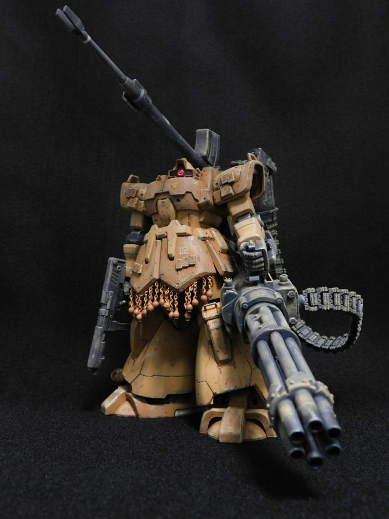 ドムトローペンベースに『ドム・バラッジ』みたいな感じで製作始めましたが祭りに参加しているアメブロガーさんとネタ被りしていた事に気が付き、路線変更して『やるならワンマンアーミー的な中2臭いドムにしてやる!!』的なドムに仕立てました(^_^;)