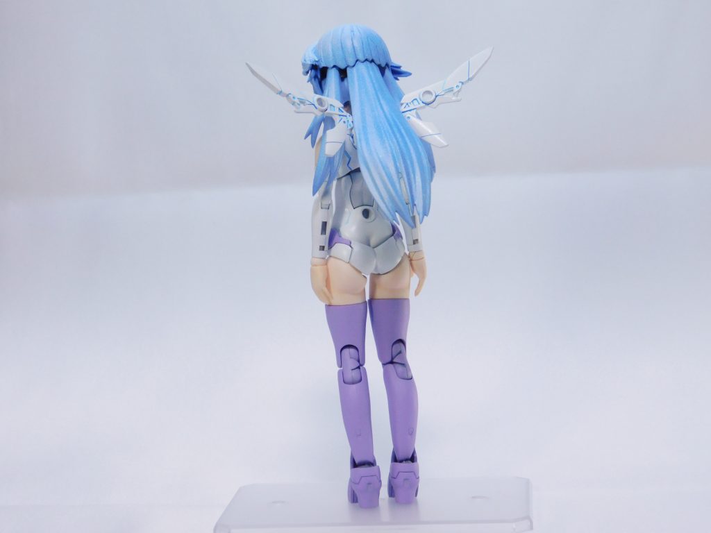 背面。髪の毛は30msのヘアパーツとフレガのものを合体しています。分け目の所は下手くそですが、パテをもりもりしました。足は細すぎず、適度にむちむちしていて自分好みの体型になったかと♪