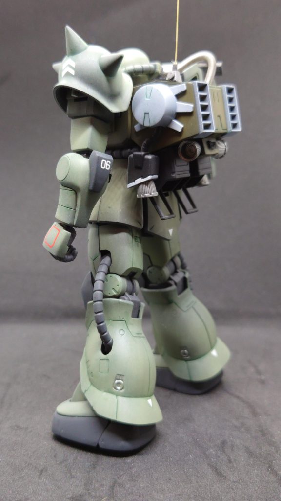 バックパックは旧キットMSVから。今回の主役です！これを無改造で使用する為に、ザクの方を擦り合わせしています(笑)。