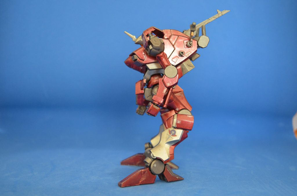 足首は前後を入れ替えていますので、バランスをとるためにかかと側をプラ板で延長しました。