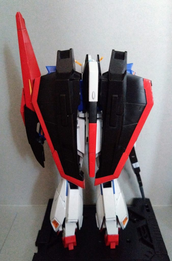 次はシナンジュ・スタイン（ナラティブ）を作ろうと思います。シナンジュ・スタインを袖無しにしたいところですが、やるだけやってみようと思います。取り敢えずはメインの成形色はデフォルトにするか、白く塗り替えるか検討中です。更に欲を言えばシナンジュ・スタインの頭を改造してガンダムヘッドにしたいところですが、私に出来るのだろうか……？(；´Д｀)