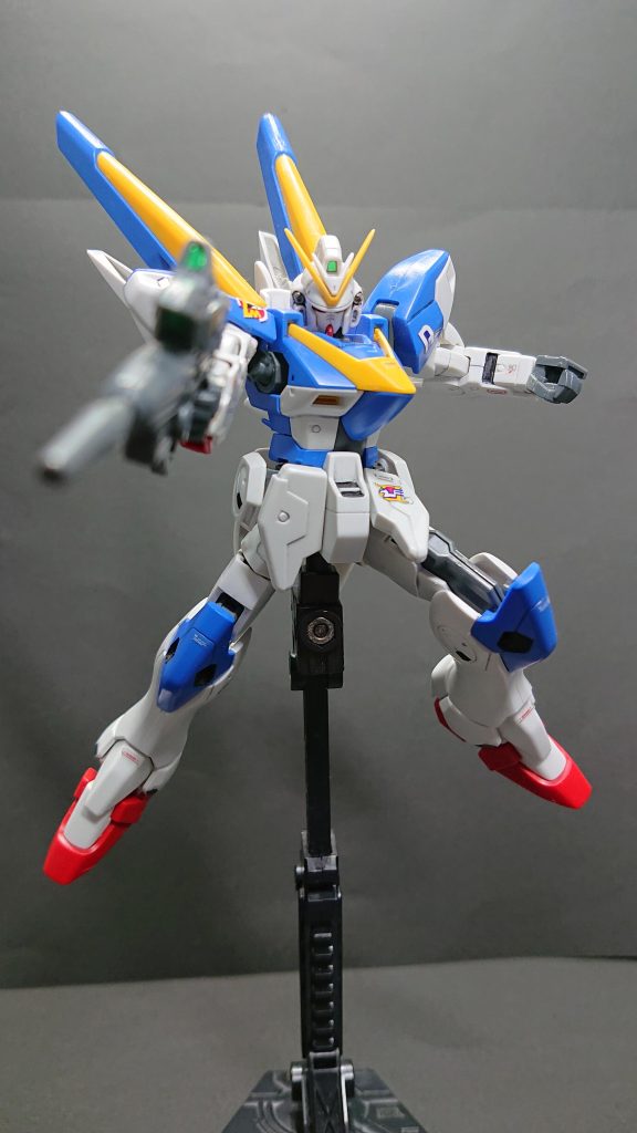 武者ガンダムでは主役になったりする機体のためかなり印象が強い機体でした。旧キットも持ってましたが、HGUCの出来に感動して作ってました。このころからちょっとアレンジしようと思い、肩やフロントアーマーにSDのシールを余白を切り取り張り付けてます。