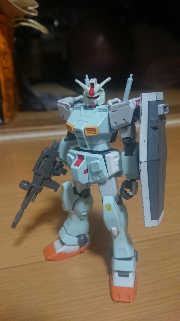 頭部はEGガンダムベースはジムカスタム 