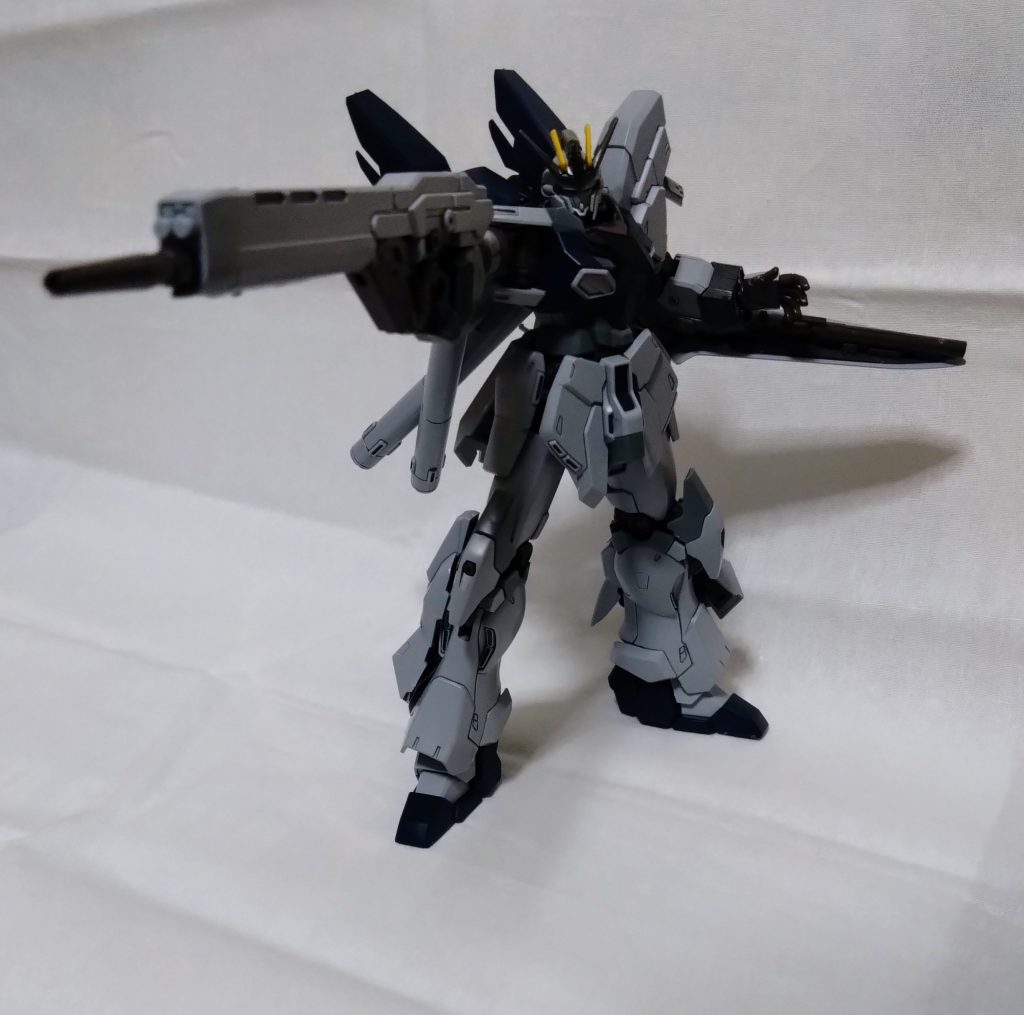 ビームライフル。「他の者は下がれ!あとはガンダムがやるっ!」最初これをメイン画像にしようかと思ったけど、色々ポージングをさせてたら現在のメイン画像のほうがカッコよかったのでメイン画像はそれにしました。