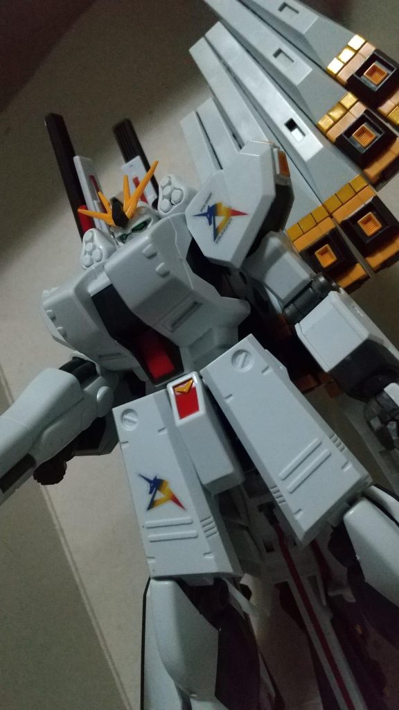 使用キットは、HGνガンダムHWSとEG RX-93ffνガンダムを使用しました！！