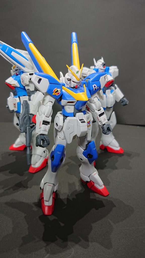 最後、Vダッシュ+ヘキサと並べてみました。実はほかにも作成中のジェムズガンやガンイージ、そのほかガンダムベースで購入した旧キットがたくさん引き出しにあるという状態でした。スパロボ30もクリアした身なので、Vガン作品を増やしていきたいですね。拙い作品でしたが、最後までご覧いただきありがとうございました。