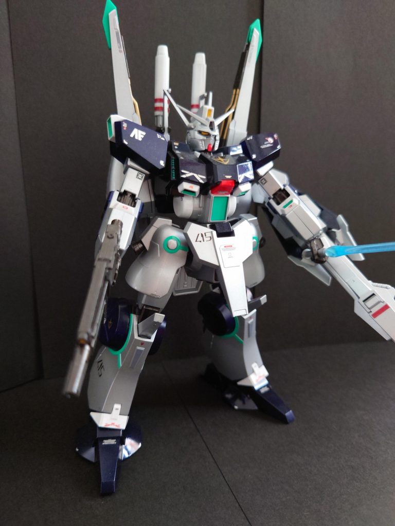 ガンダムマーク5→ドーベンウルフ→シルヴァ・バレト。改修を重ねてガンダムタイプに帰ってきた稀有な機体