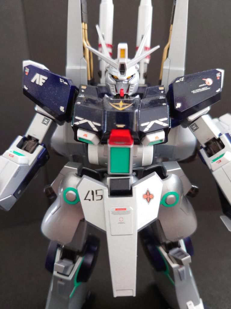 ガンダムヘッド各部オリジナル塗装です胸ダクト追加