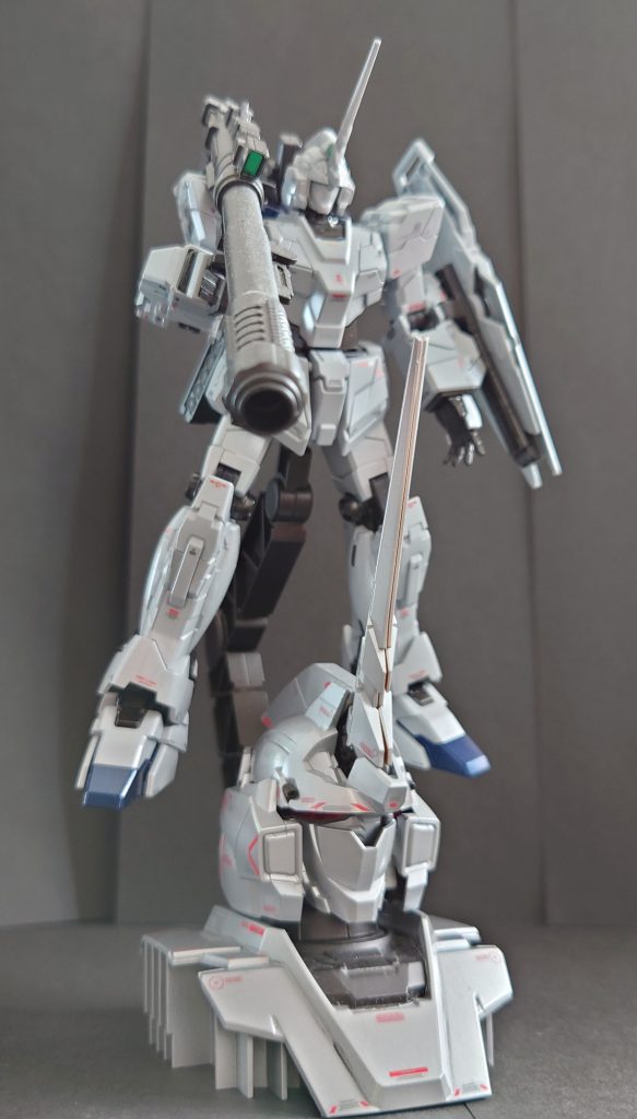 ヘッドディスプレイベースも同様の塗装で仕上げました。