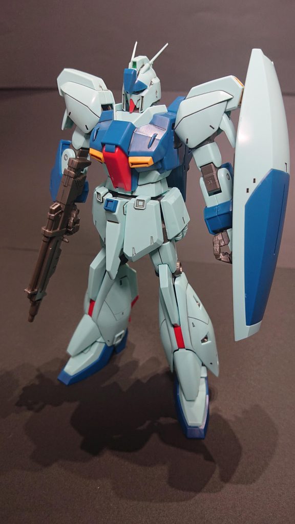 逆襲のシャアに登場するMSですね。シャアに情けないモビルスーツと言われたイメージの機体ですが、劇中の活躍もあって印象に残ってました。昨今のブームもあってなかなか見かけないキットだったので正月明けの模型店で購入しました。