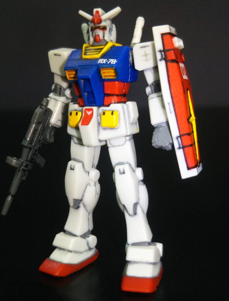 ガンダムは本体の白い部分以外は色塗りしています。シールド、バックパックは白も含めて塗装してます。正直、かなり小さいので色塗るのが大変でした。しかも老眼が出て来ているので…(´;ω;｀)