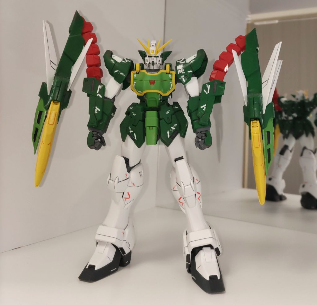 正面からです。デカール貼り大変でしたが貼ったほうがカッコイーですね。 