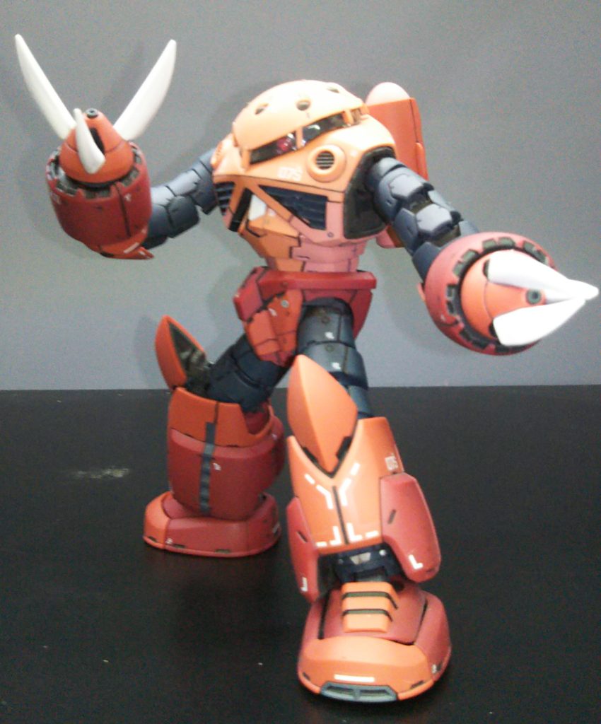 爪は可動し開いたり閉じたり出来ます。映画の前売り特典ポスター等に存在した四本爪も再現出来ますw