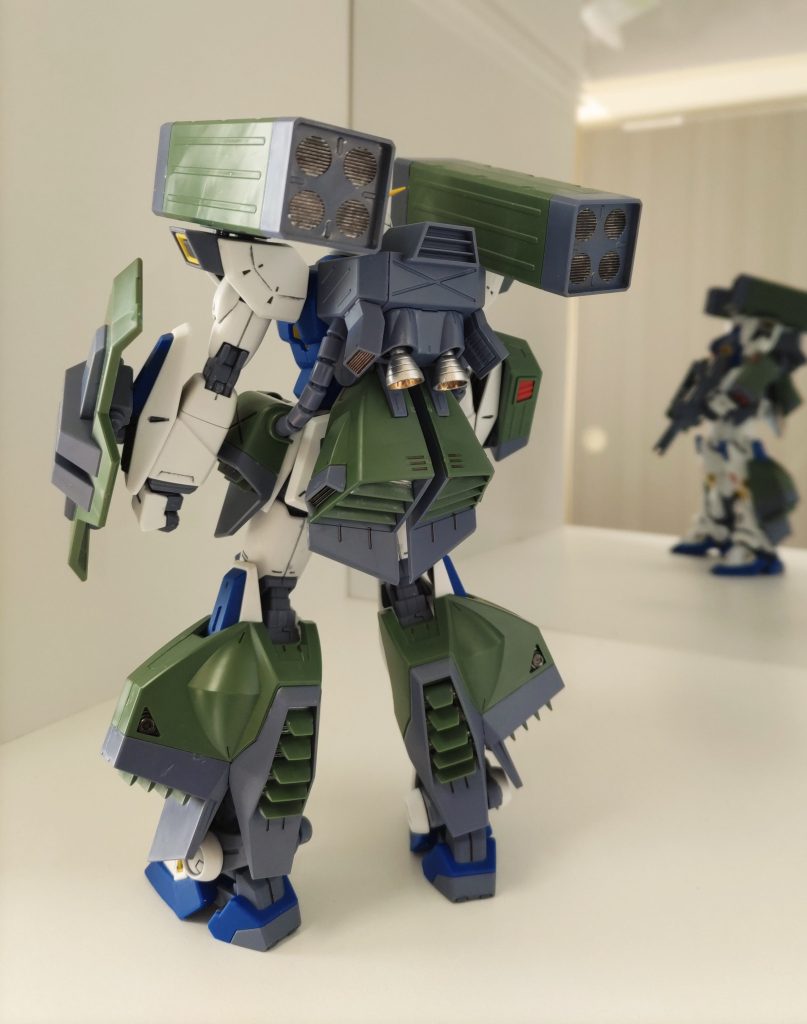 おなじくＨの後方からバーニアをガンダムマーカーで塗装しました