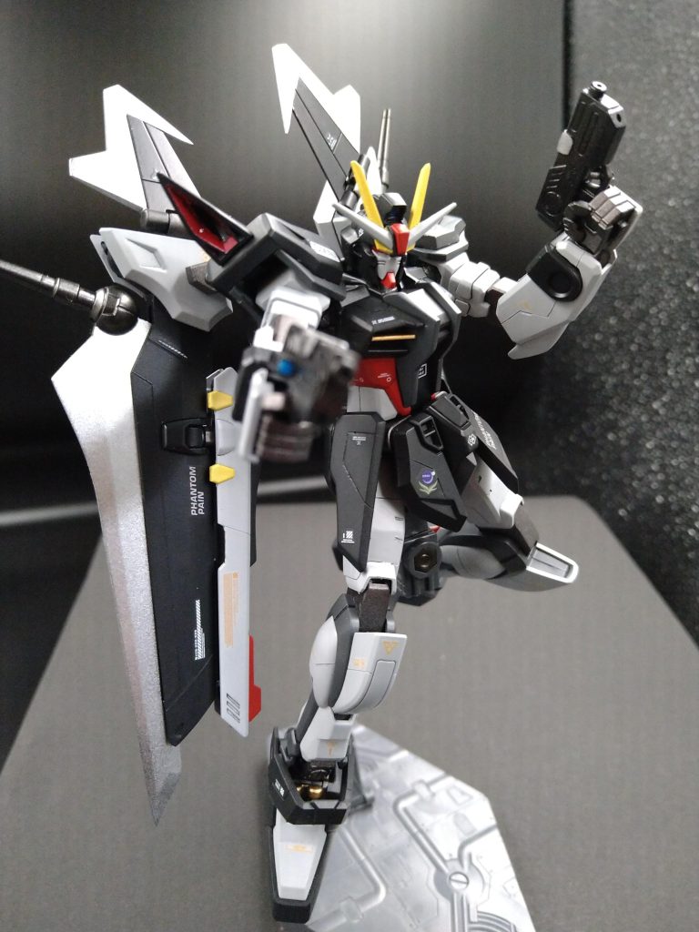 塗装剥がれが怖いので、サイドスカートにはネオジム磁石を埋めてます