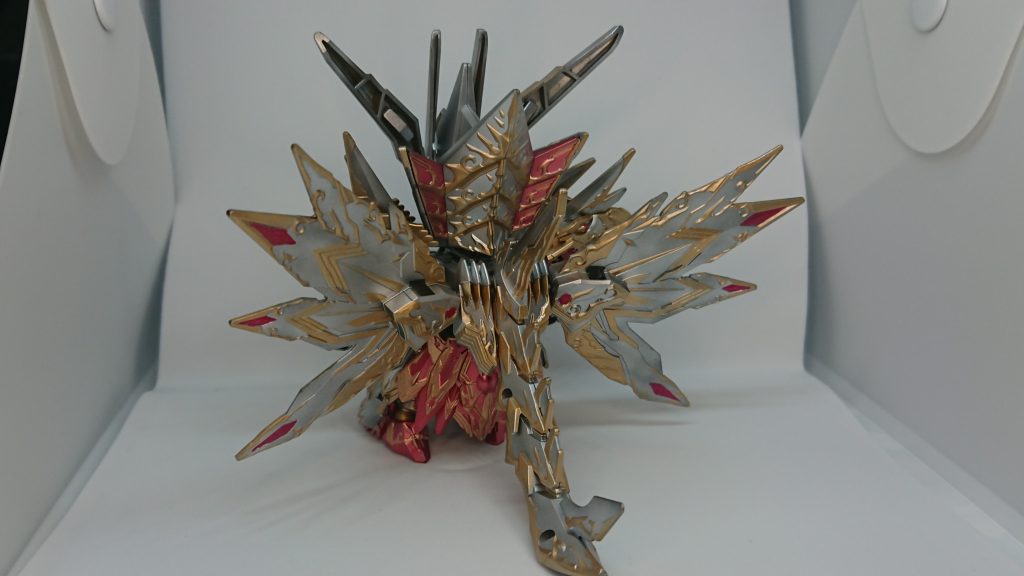 後ろ。尻尾分が良い支えになってバランスはとても良いです。