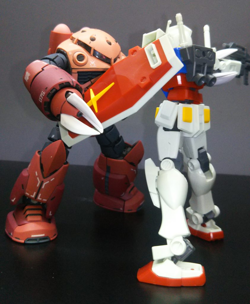 スタンドを取り付ける穴は有りません。何か別の方法を模索した方が良いかも知れません。