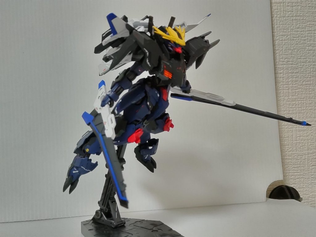 ブレードを構えての飛行