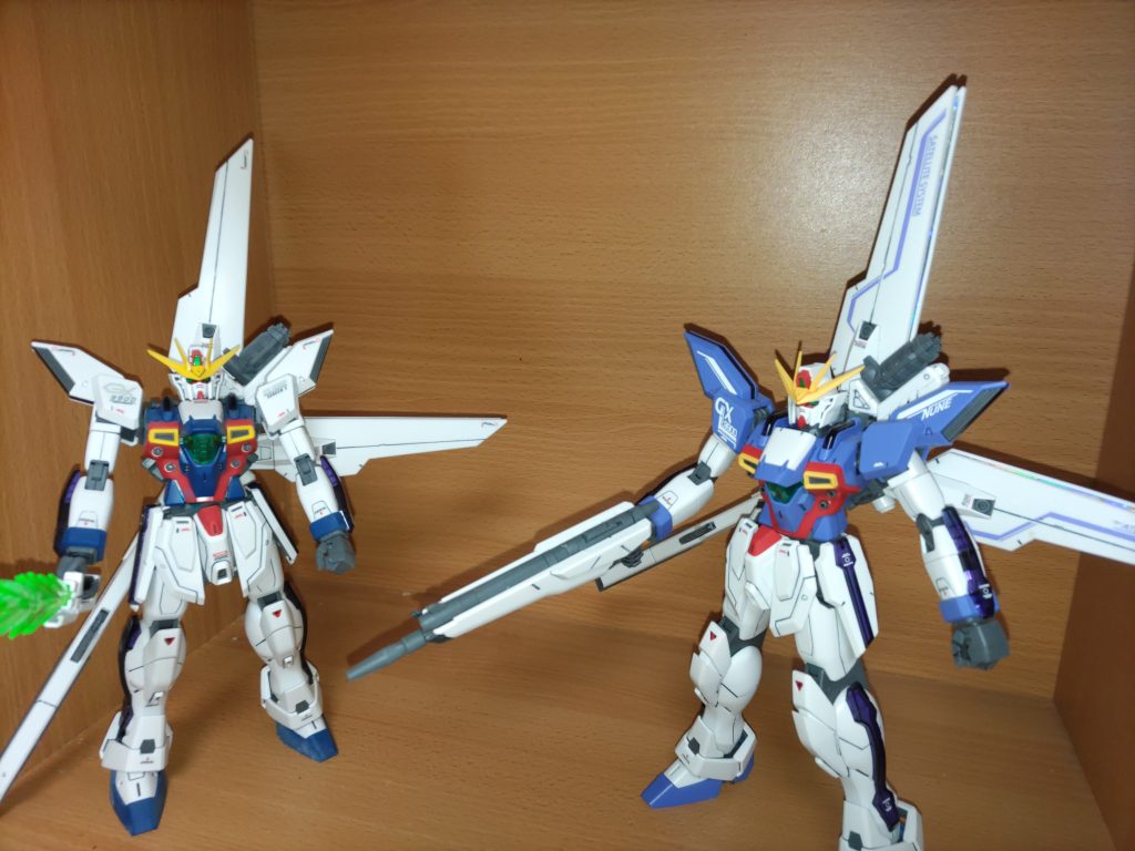 ガンダムエックス1号機、3号機一般発売の背中のジョイントを破損し、発注しようとするも在庫なく、欲しかった３号機を購入しジョイントを発注し１号機も完成〜 残りの作品は一人暮らしの部屋に飾ってます。製作の合間にアップするのでよかったらみてください。