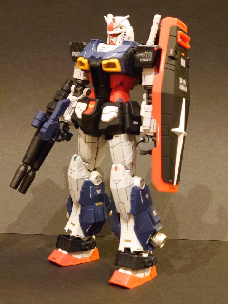 高機動型装甲を付けた状態で。特にベースの状態から取り付けダボ等ありませんがピッタリ装着できて、グラつきもありません。