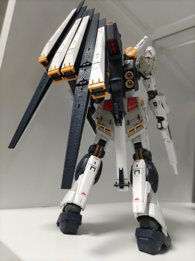 他のアングルやポーズをとらせようとしたらファンネルとれるし自立しなくなったのでくじけました。すみません。 後でゆっくり元に戻します(泣) いつもご覧頂いてありがとうございます。