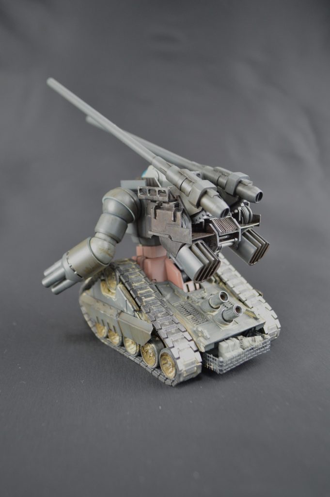 基部はポリキャップ接続にしました。当然上下にスイングします通常の排気口もデザインが好きなので、生かす方向で組んでみました