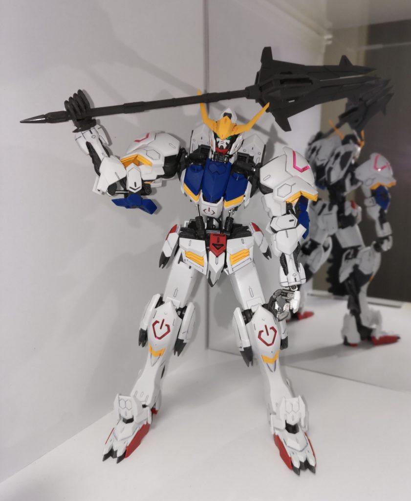 正面からです。素組ですがカッコイーですね。