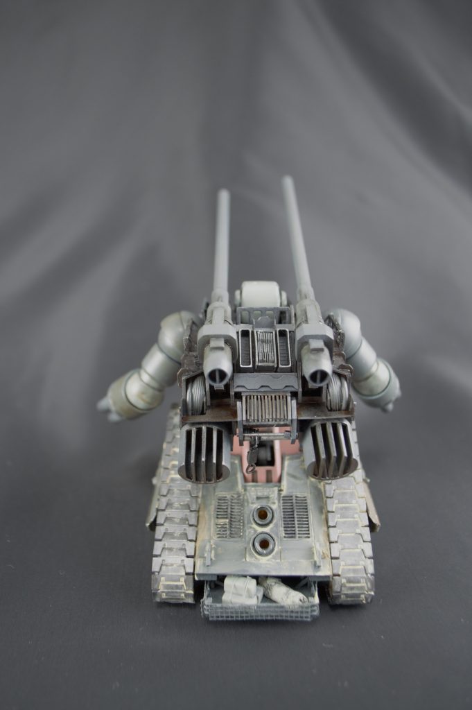 ガスタービンエンジン説を採用してお尻に排気塔を設置しました砲塔基部にウィンチも設置してみましたが、目立ちませんね。