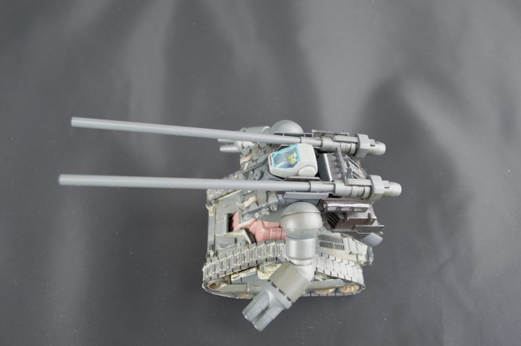 タンクと言えば280mm砲ですが、砲身長を3割マシぐらいにしました。当然バランスがガタガタになるので、バックパックを新造して基部ごと後ろに移動しました