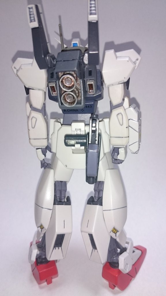 後ろ姿。バックパックはネモにマ-ク2のサ-ベルホルダー?付けました。腰部にハンドガンラックあります。