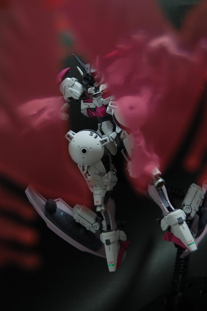 クリアピンクのランナーとディスティニーの光の翼で謎オーラ。ゼータやキュベレイに似合いそうですね。